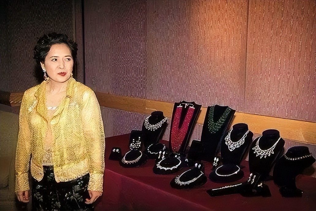 宝咏琴离婚时多少岁,宠夫大结局