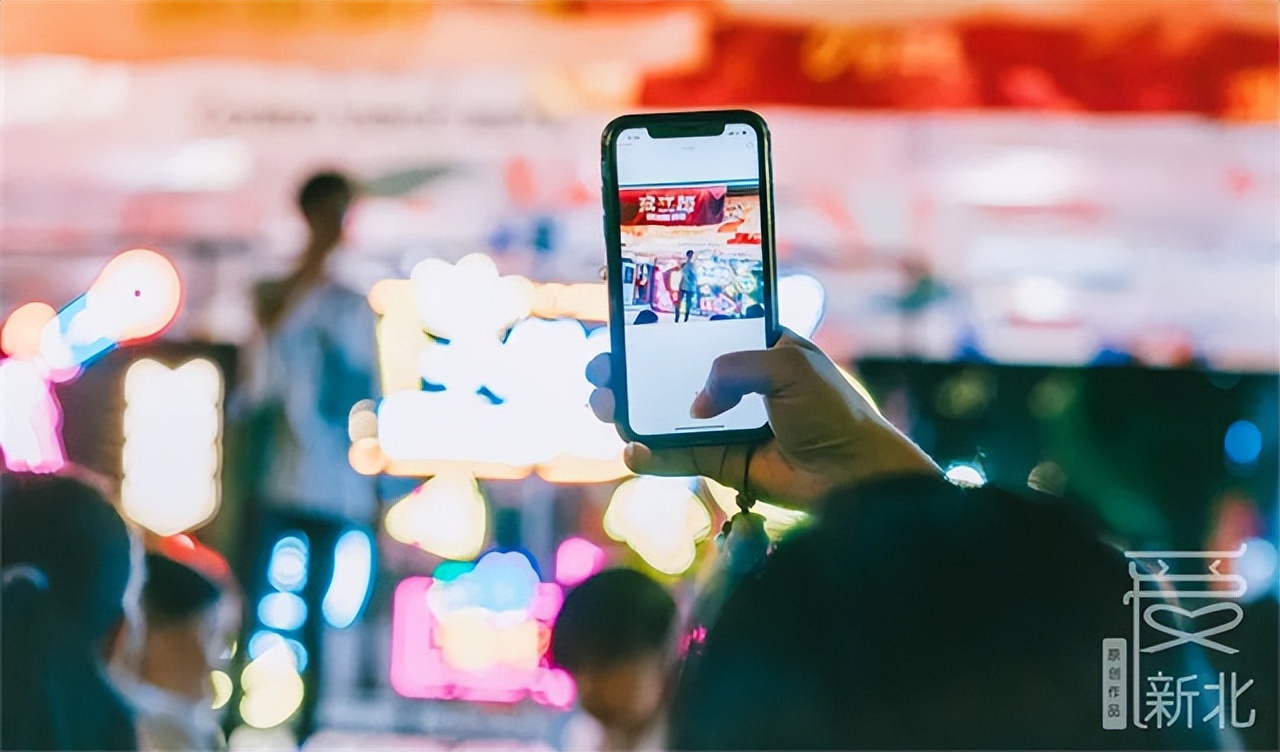 仲夏夜,逛“井井有条街·青年创业集市”,有生活有晚风也有故事……