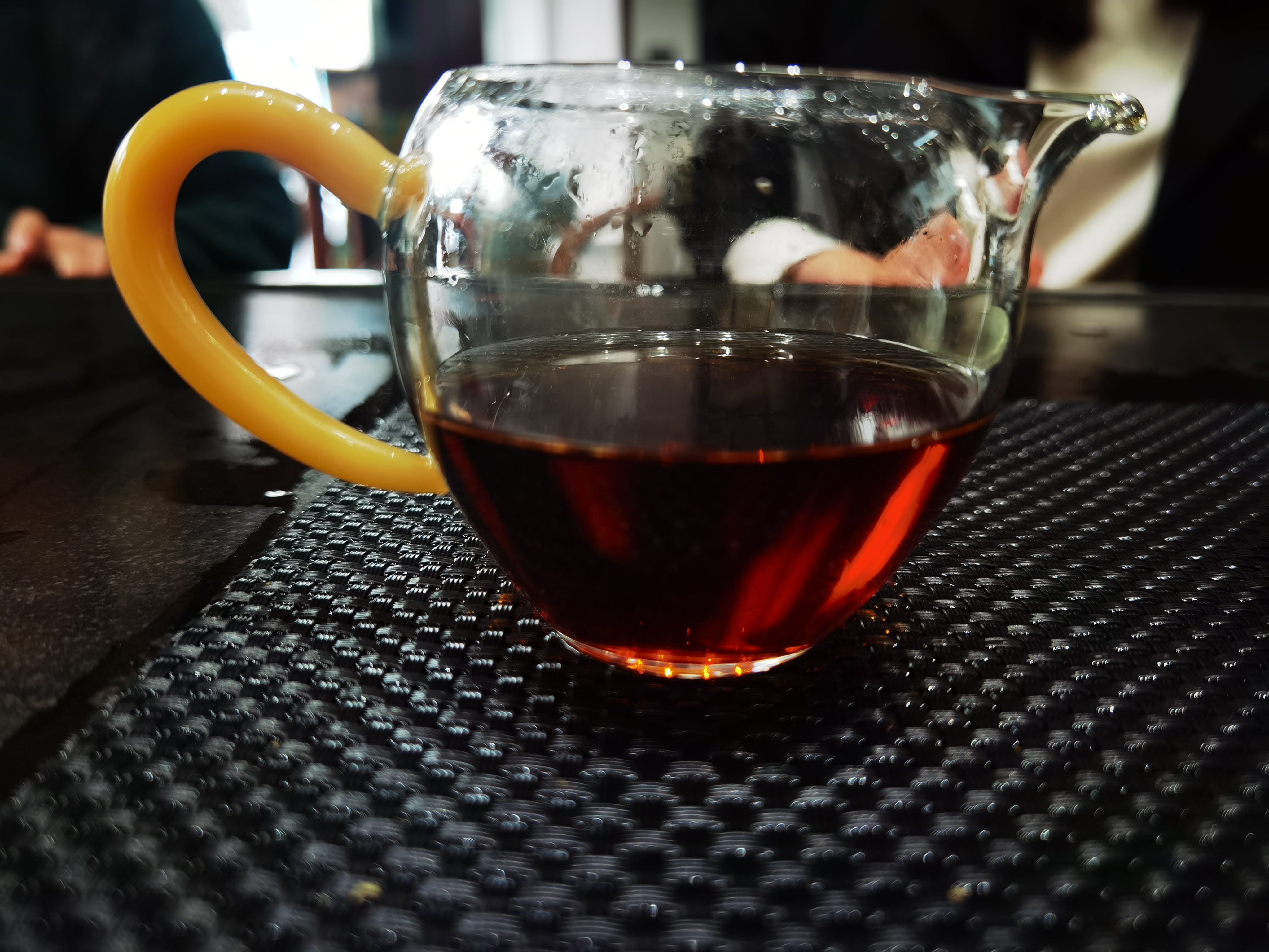 品评丨国艳2008年福饼熟茶,南糯山甜茶发酵,惊现松茸香