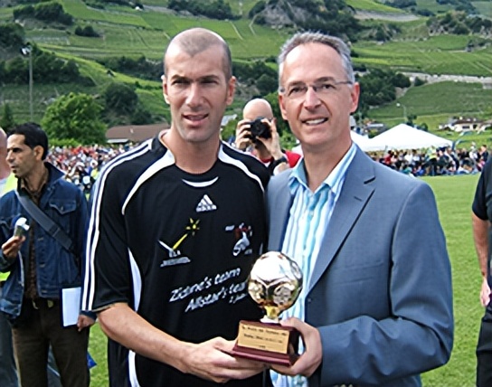 iffhs最佳球员奖,哈维和梅西中场谁厉害