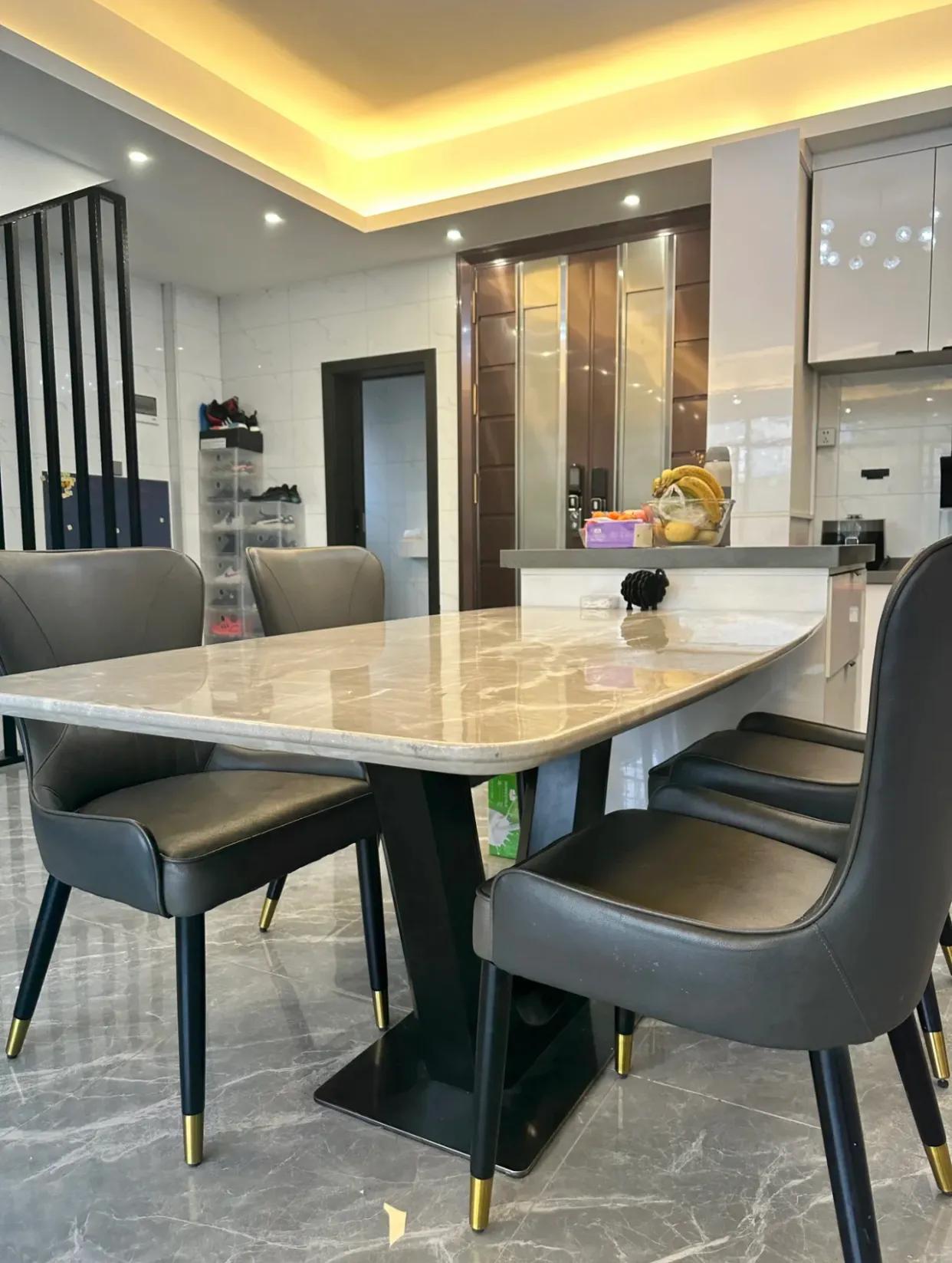 岩板餐桌跟天然石餐桌哪个好,七星石餐桌和岩板餐桌区别