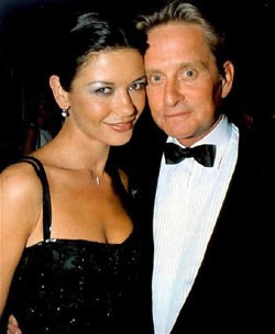 泽塔琼斯结婚照片,泽塔琼斯晒儿女合影