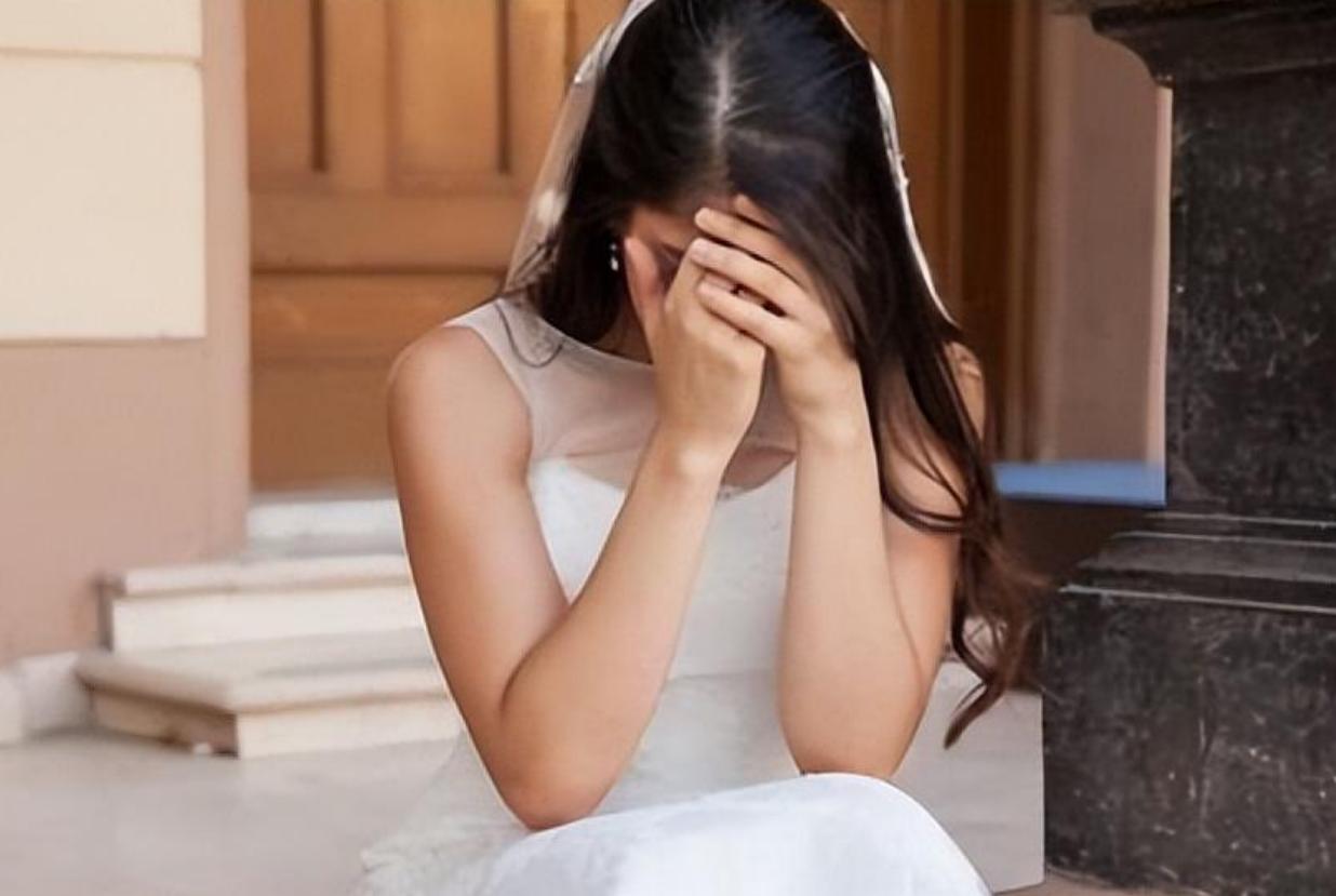 2017年姑娘谈恋爱，谈一个“死一个”，警方介入却将她闺蜜抓走