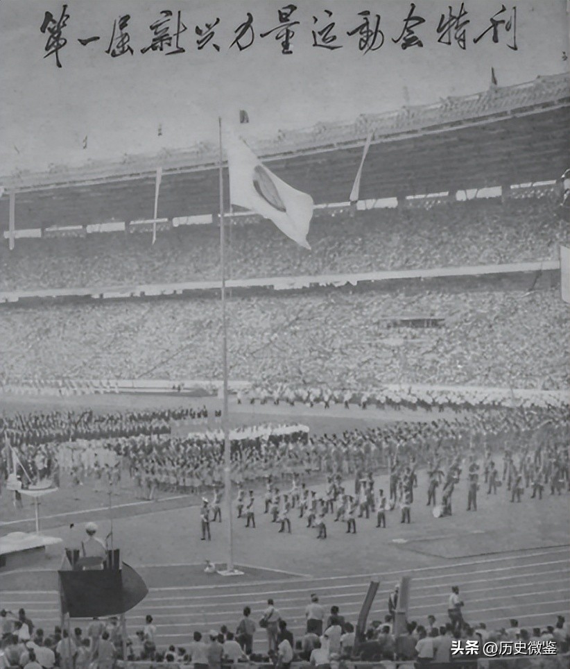 1964年，贺龙一怒之下解散国足，派球员去“硬骨头六连”整顿作风