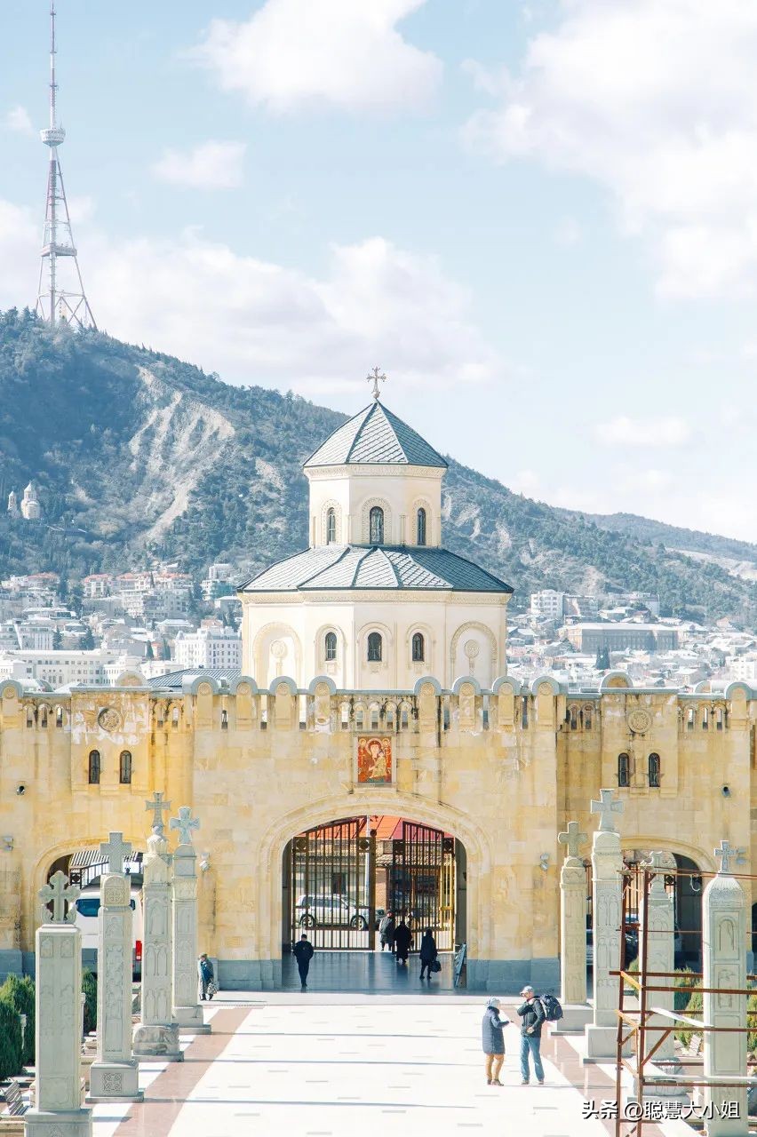 直飞，瑞士平替！这国安全性高，月薪6k算富裕，对中国超友好