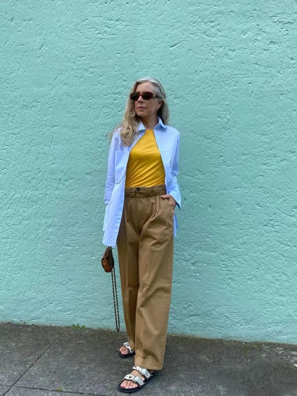 这几款单品清爽时尚减龄 (超潮的奶奶穿搭)