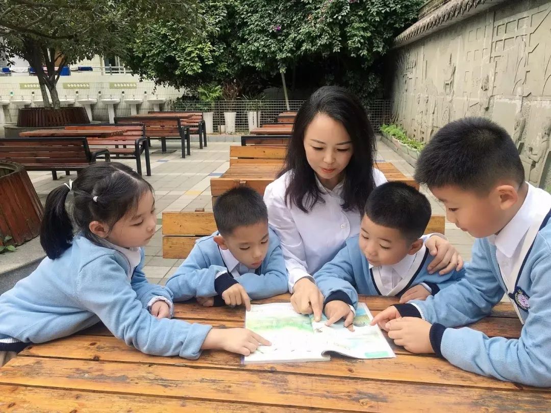 四川天府实验小学,三尺讲台绽芳华共成长