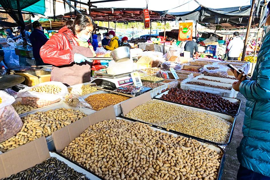 西山脚下的早市,闲逛最具人间烟火气的早市