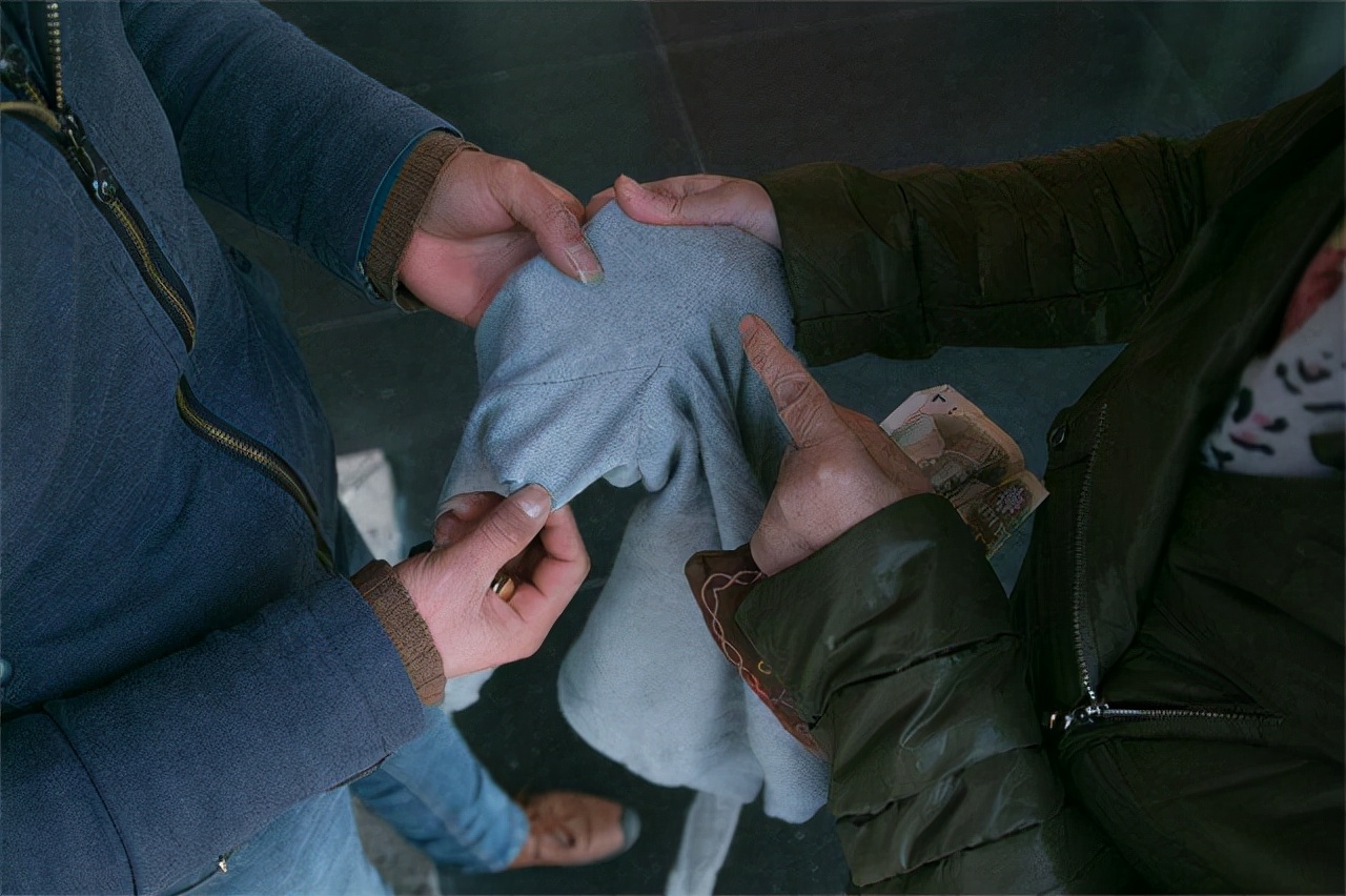 织补师衣服,织补修复师真实收入