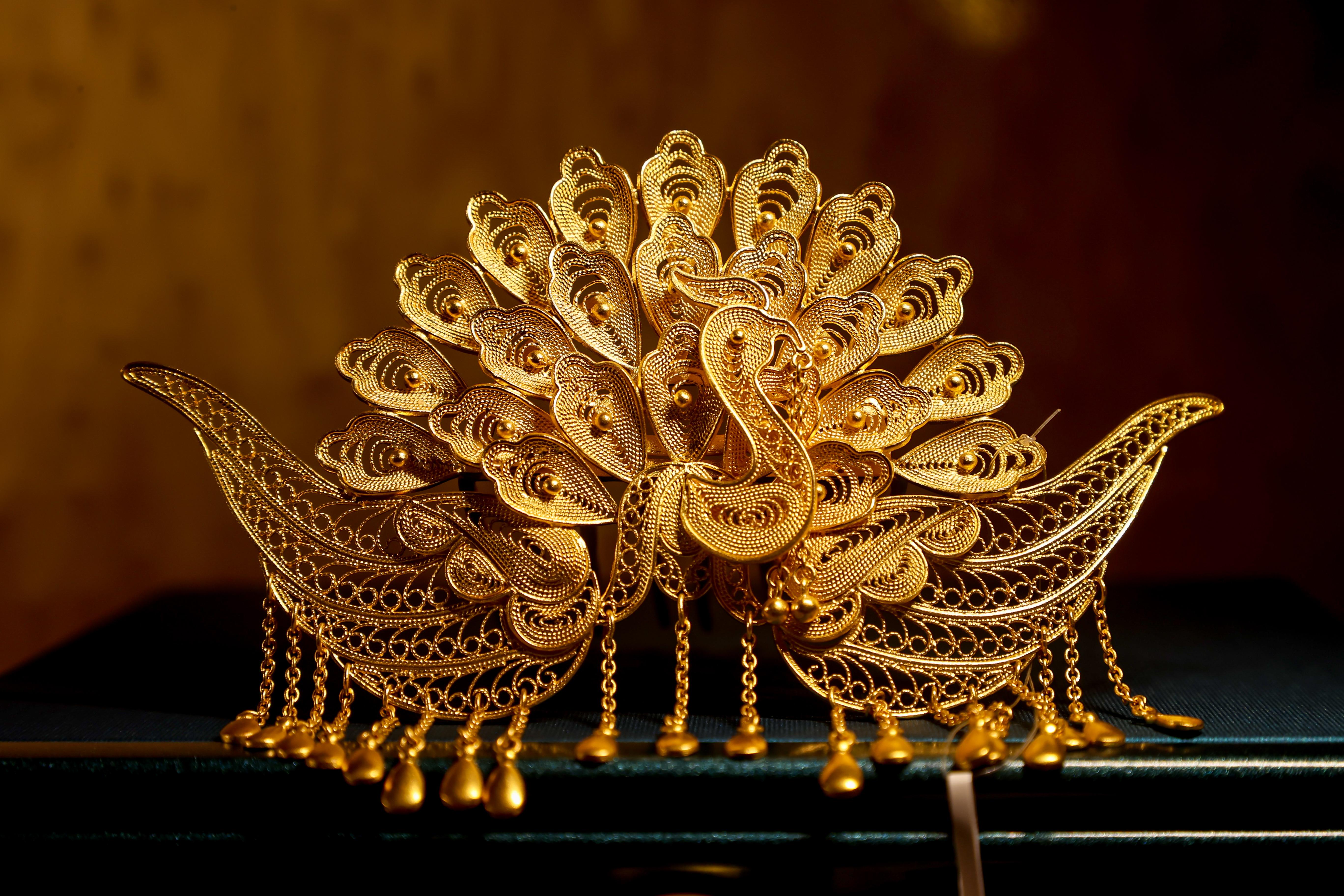 八千买的银钻戒能卖多少钱,老凤祥古法金戒指多少钱