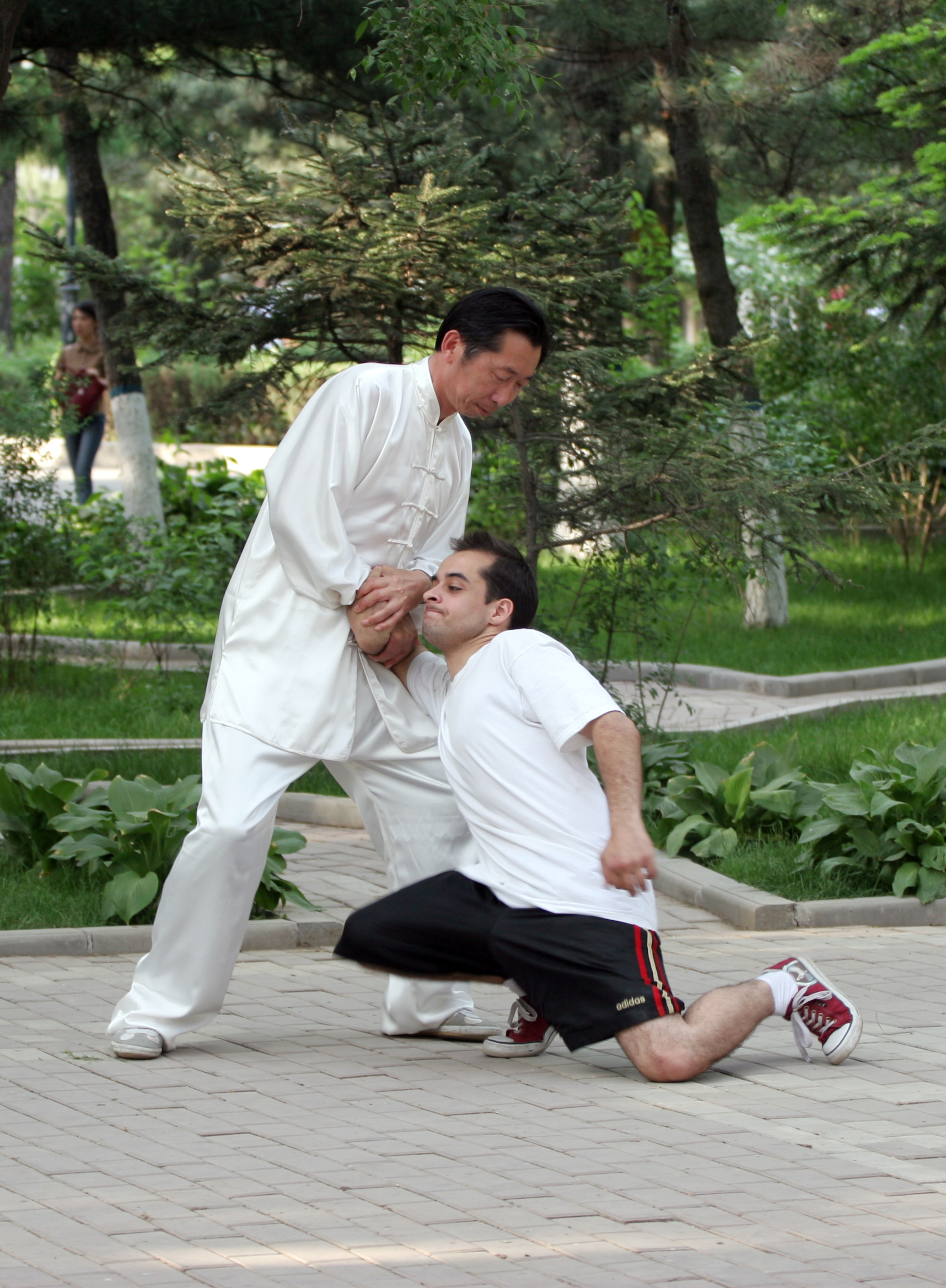 金丝缠腕擒拿手教学视频,一招制敌金丝缠腕