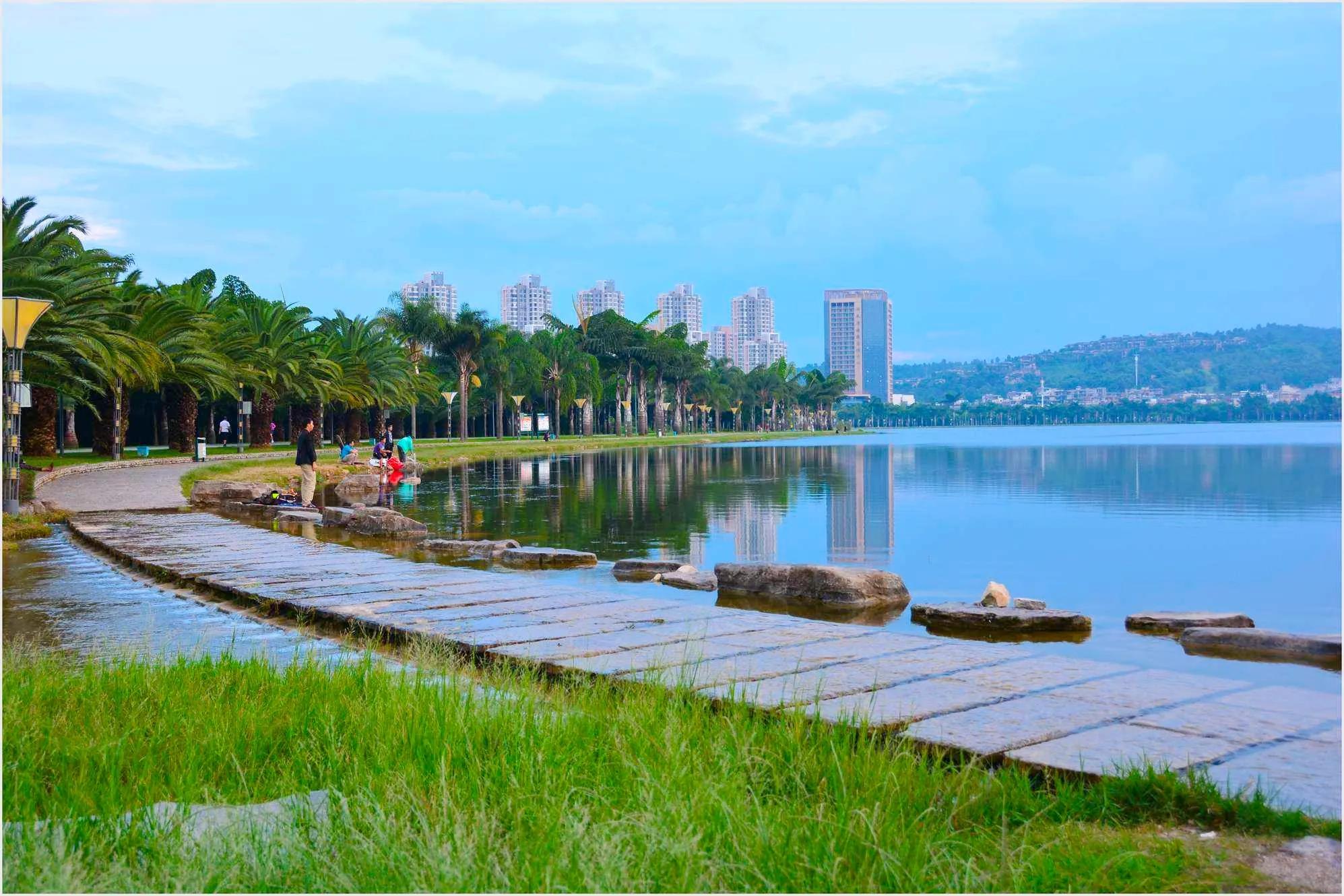 冬天云南最佳养老地方,适合老人去云南旅游的地方推荐