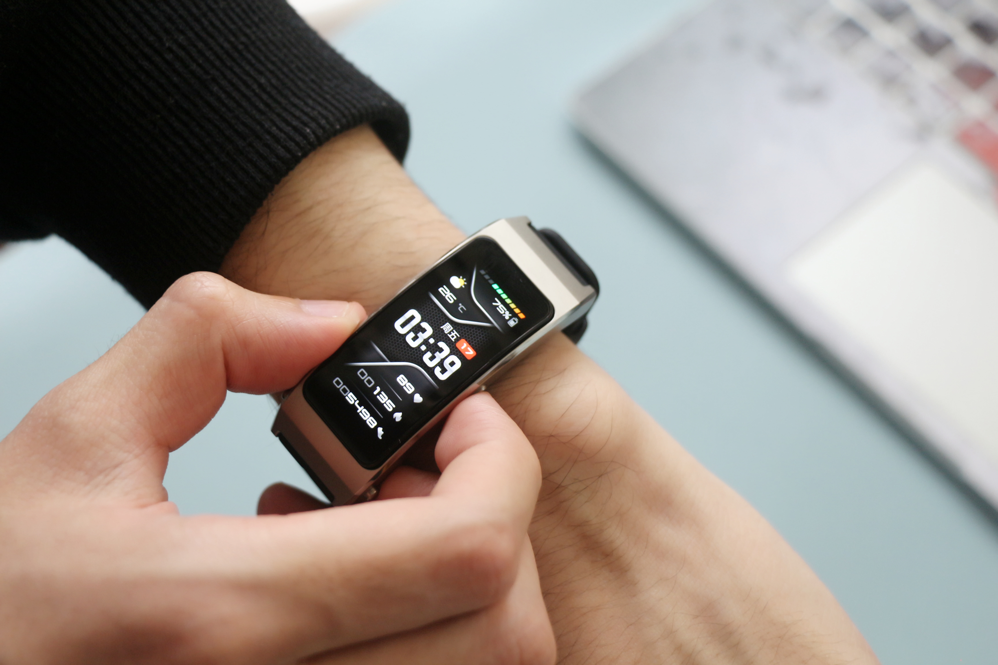 手环耳机二合一华为b7上手体验,华为什么时候发布新款B7手环