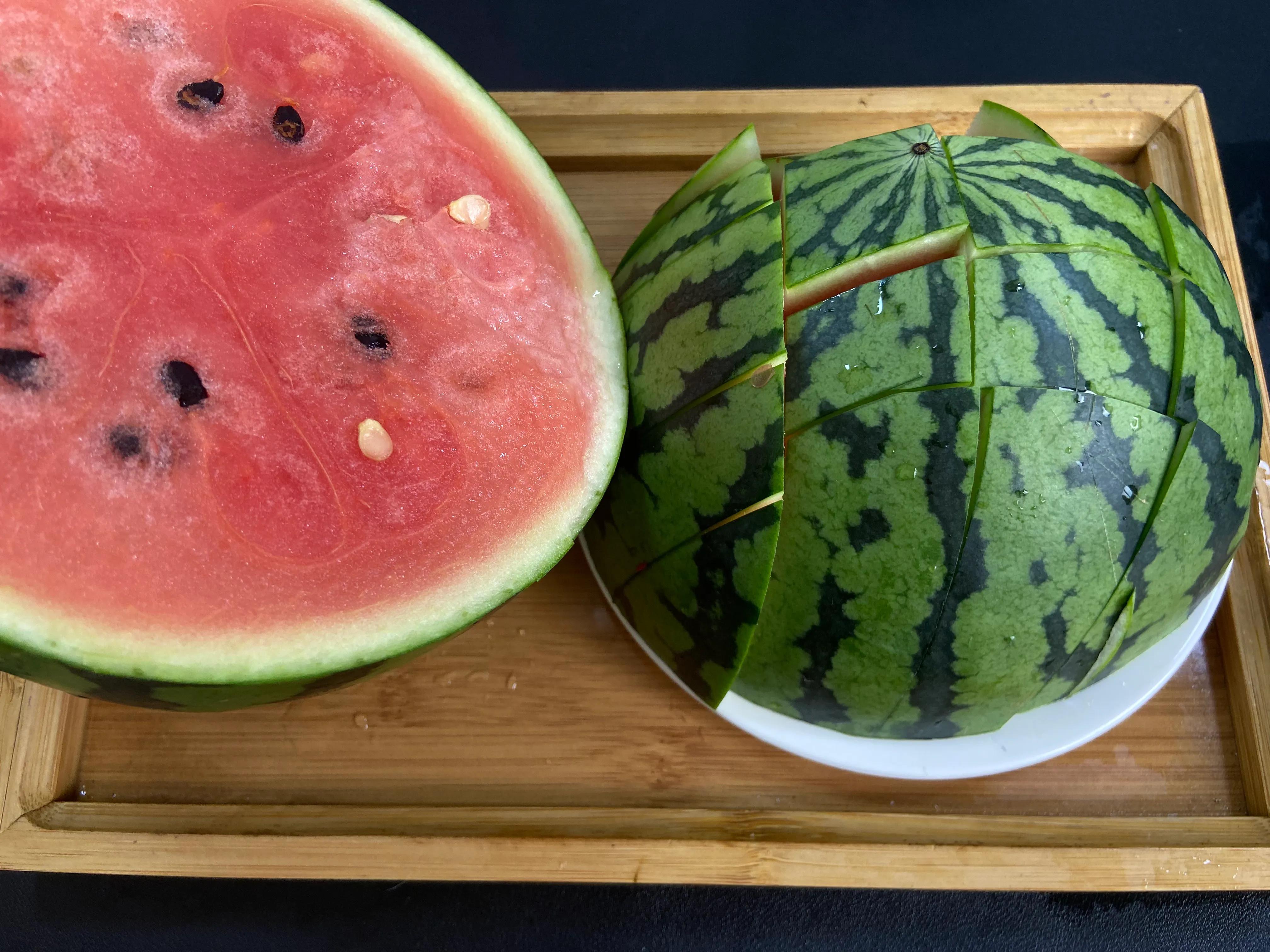 吃不完的西瓜怎样存放保持新鲜度,夏天吃不完的西瓜怎么处理