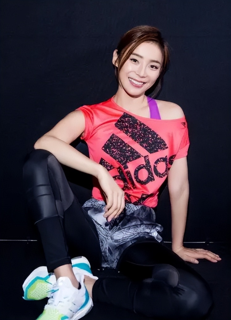 袁姗姗的一个小动作为自己反黑了,袁姗姗为什么可以洗白成功