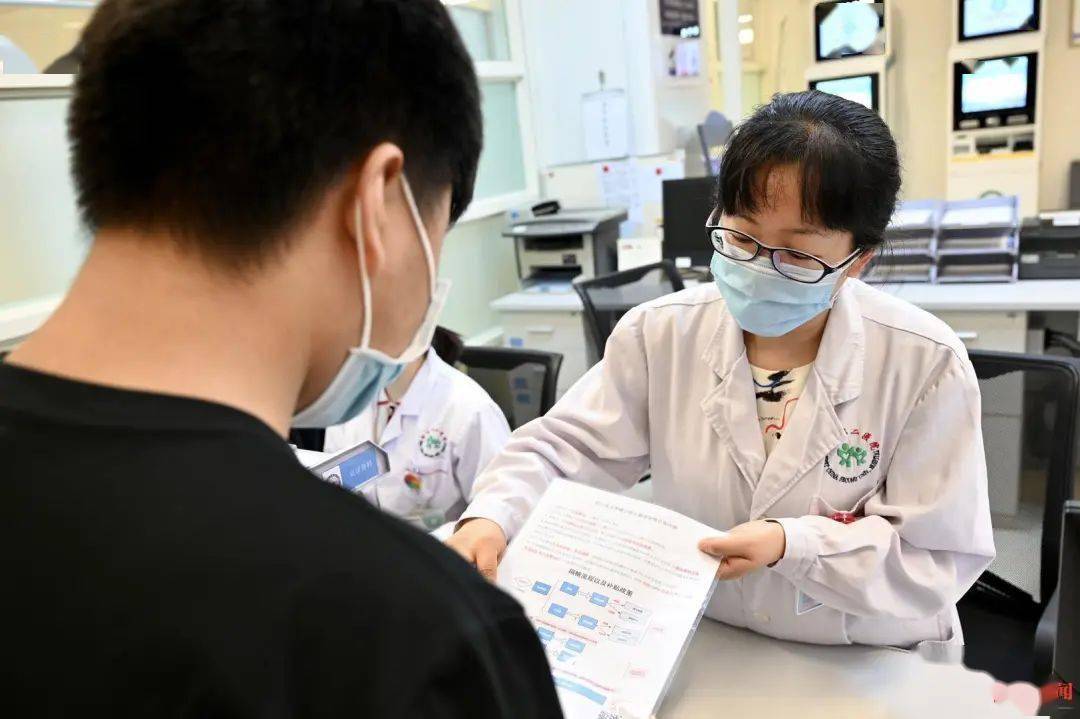 捐精时护士会提供额外帮助吗？男性真实分享：取精室不是想的那样