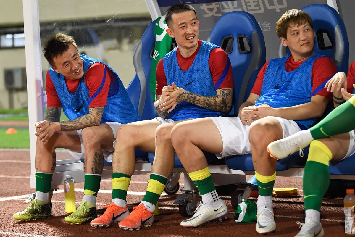 李铁被查后！曝国足3大蛀虫被揪出，一桌都坐不下，足协或换帅