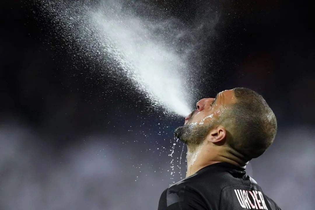 球员为什么在球场上吐痰,为什么球员总吐痰