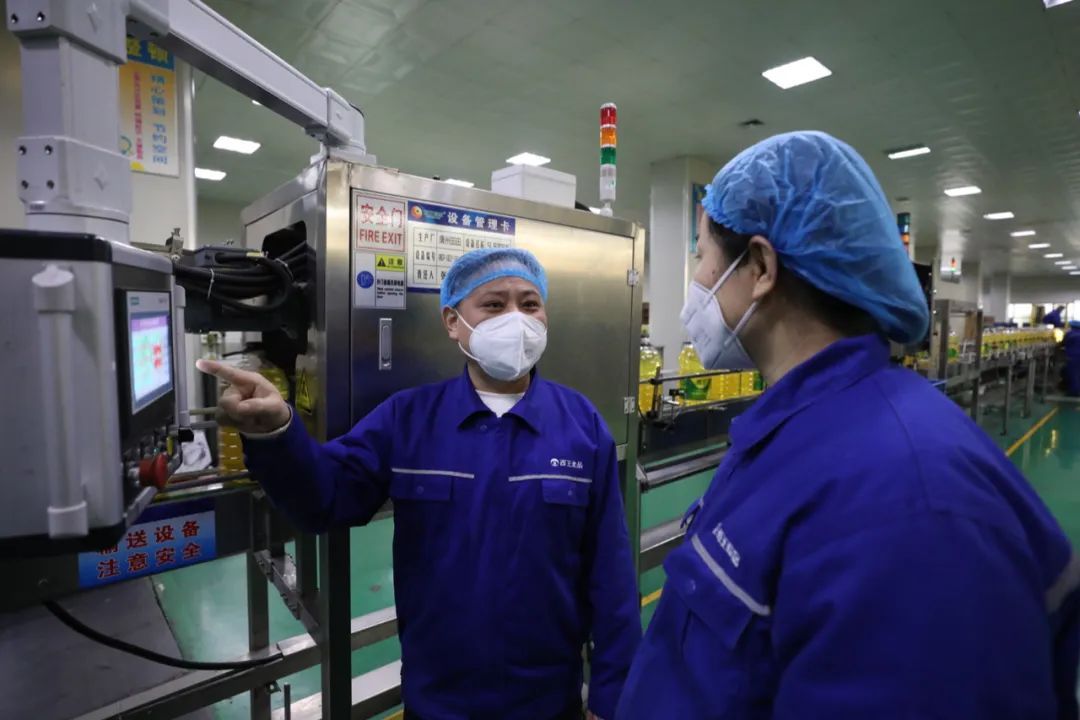 向坚守岗位的职工拜年,向春节坚守岗位的一线人员拜年