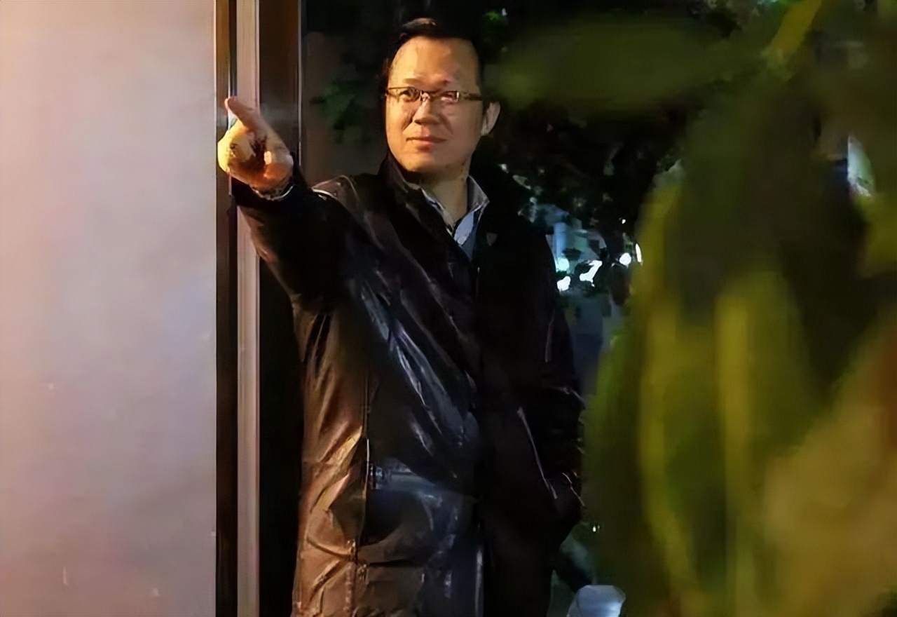 第一狗仔卓伟潘粤明,第一狗仔卓伟