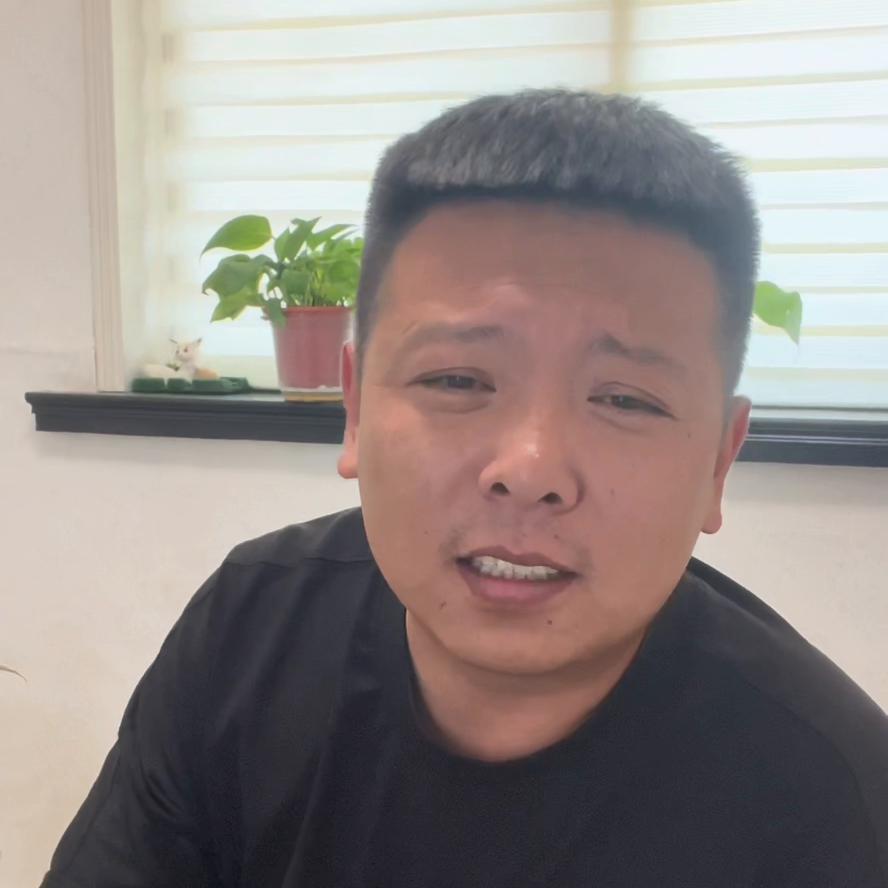 钓鱼是一项有益身心健康的运动,钓鱼是一项很艰辛又快乐的运动