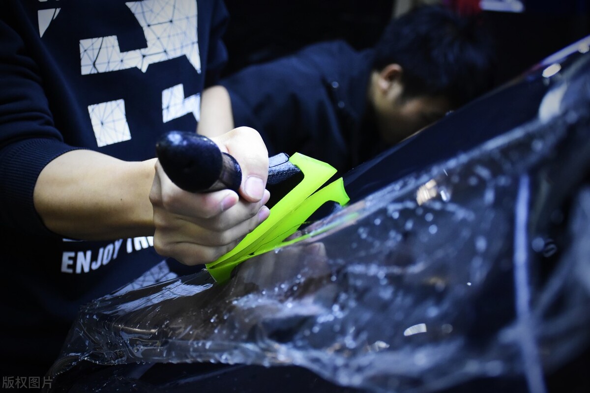 贴隐形车衣有必要贴车衣吗,汽车贴隐形车衣好贴吗