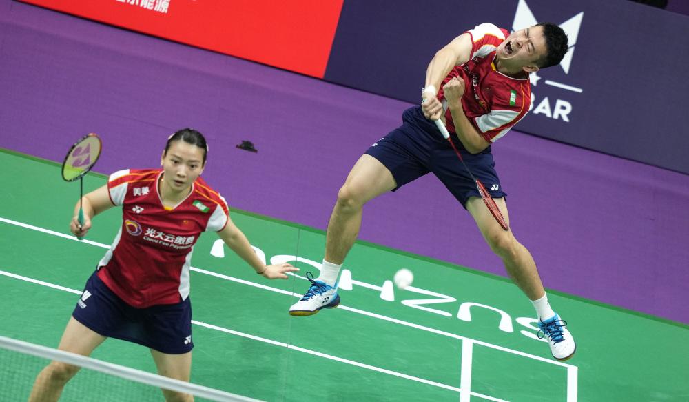 黄雅琼郑思维林丹,黄雅琼倒地郑思维击掌