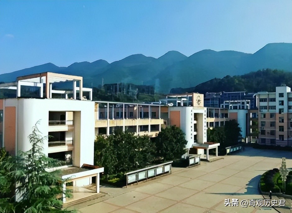 被骂惨的高三誓师女孩,高考“誓师女孩”持续遭网暴