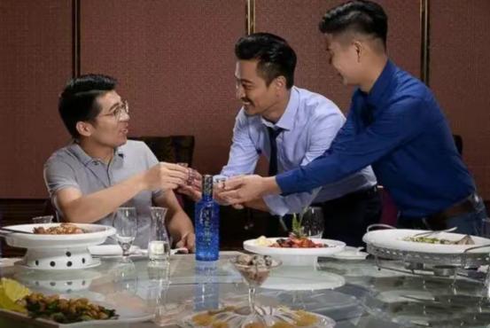 陪领导去的酒局怎么喝酒,陪领导参加酒局应注意哪些