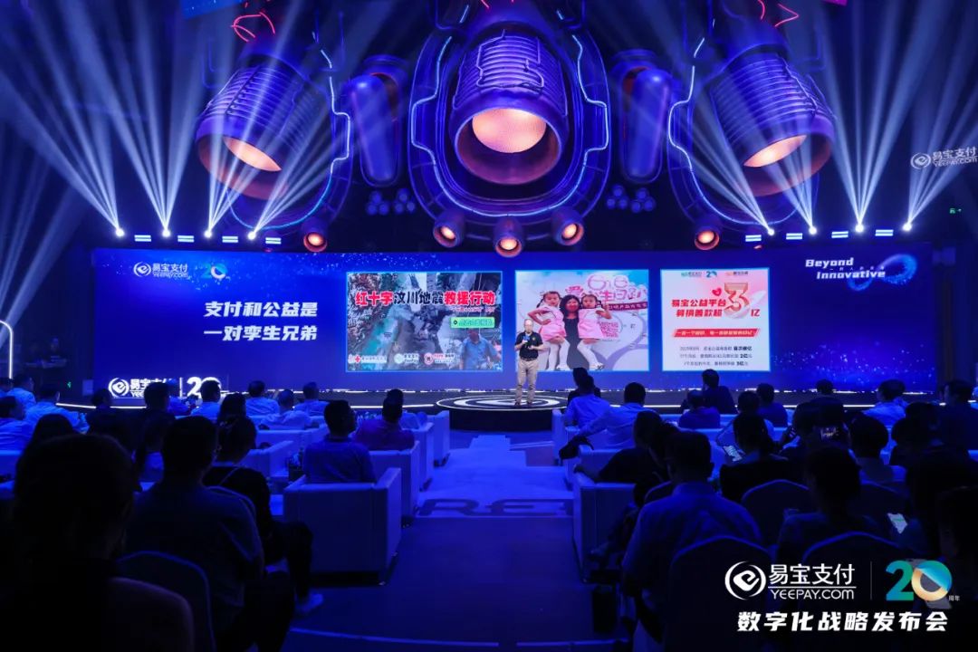 浠栫敤姣忓紶闈㈠瓟璁茶堪鐪熷疄鏁呬簨,浠栫敤鐓х墖璁板綍宸ㄥ彉