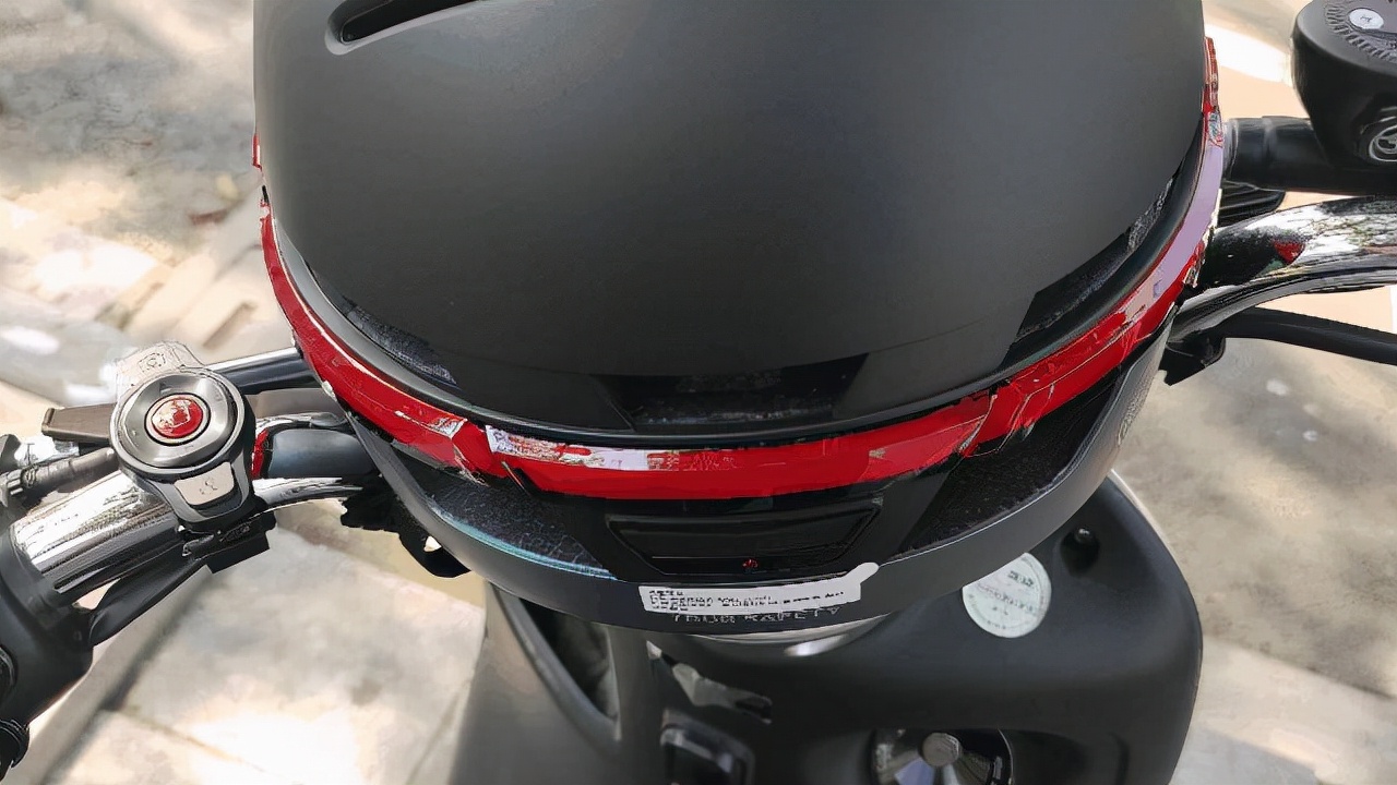 头盔有蓝牙耳机的效果,一款炫酷的智能头盔