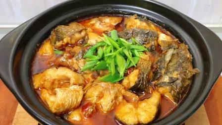 炖鱼时怎么做不粘锅不破皮,家常炖鱼如何炖不烂皮