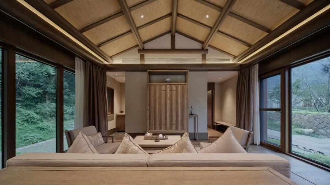 石台聚龙牯牛降酒店品牌定位,牯牛降聚龙大酒店野奢大床房