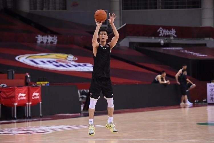 广州男篮对江苏男篮刘志轩的表现,刘志轩告别辽宁男篮