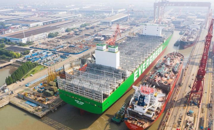 1800集装箱船的载重量,世界最大集装箱船多少吨