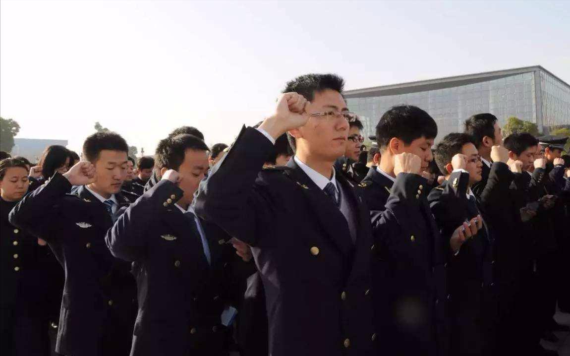 农民工买车买房真的很有钱吗,公务员和农民工哪个容易买房