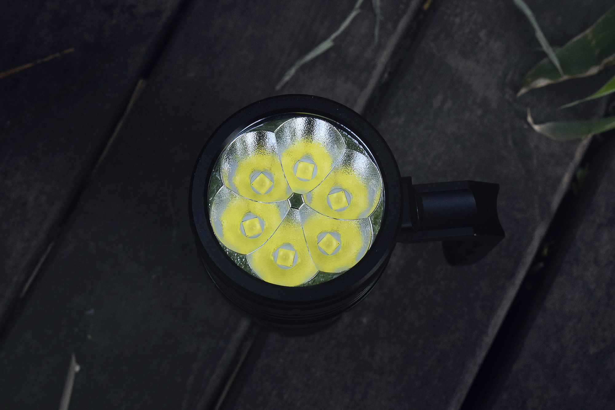 索菲恩dl06手电评测,sofirn索菲恩手电指挥官测评