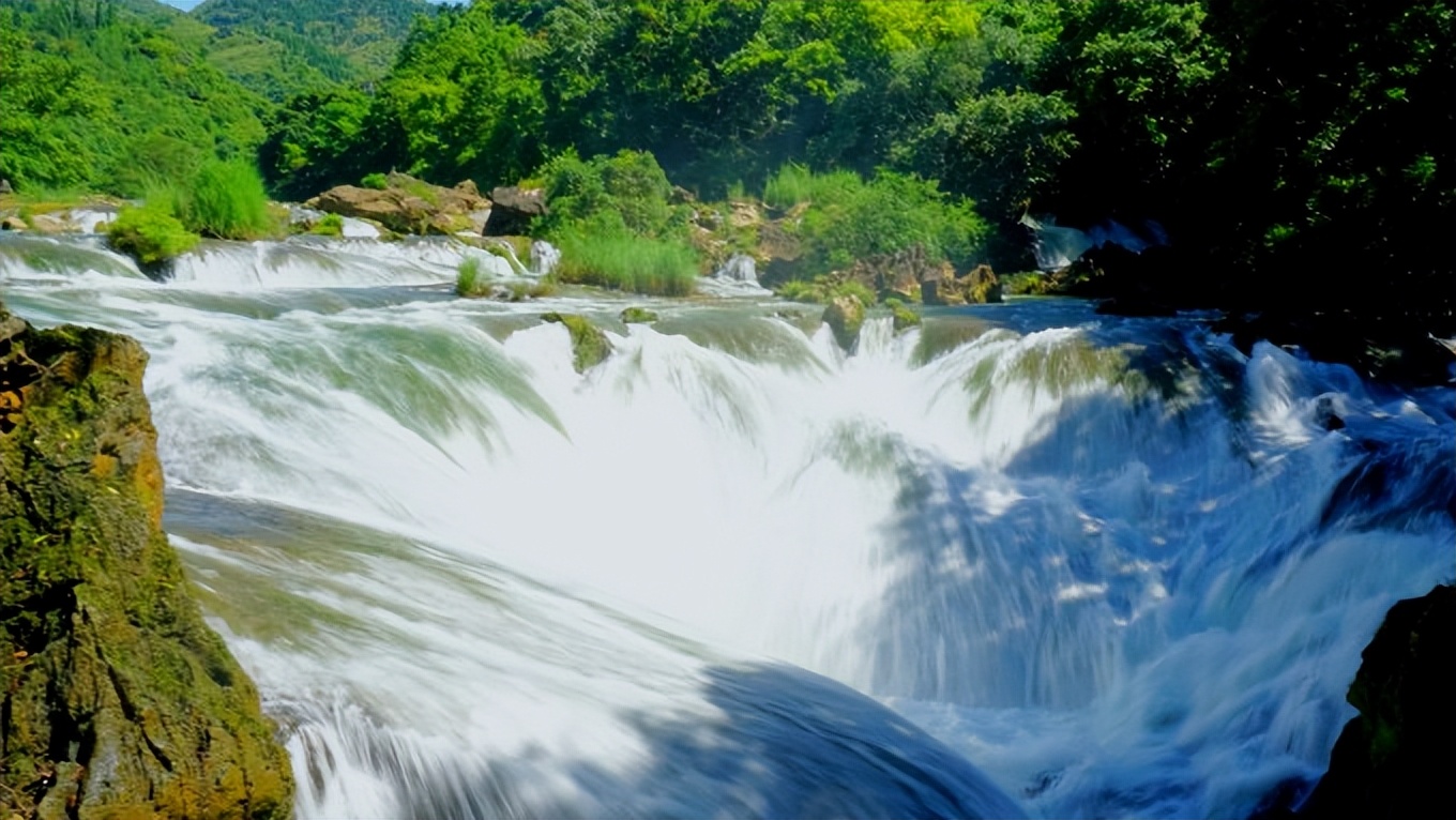 黄果树瀑布漫天扑面而来的水雾,黄果树瀑布4天旅游攻略
