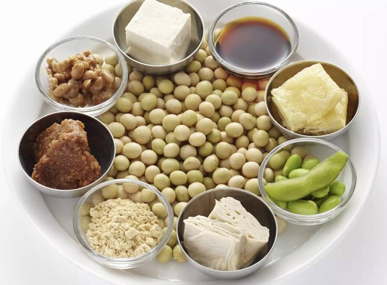 一两个月的宝宝哭闹怎么解决,两个月宝宝不怎么哭闹正常吗