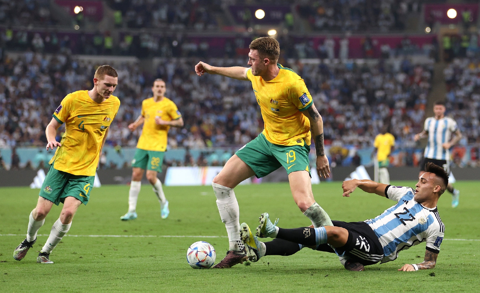 2022年诗意世界杯第五回日暮酒醒人已远满天风雨下西楼