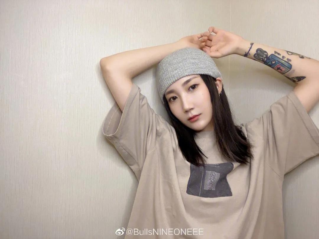 2天6个瓜：离婚、被骗1亿、女歌手演出脱上衣、男星骚扰多名女孩