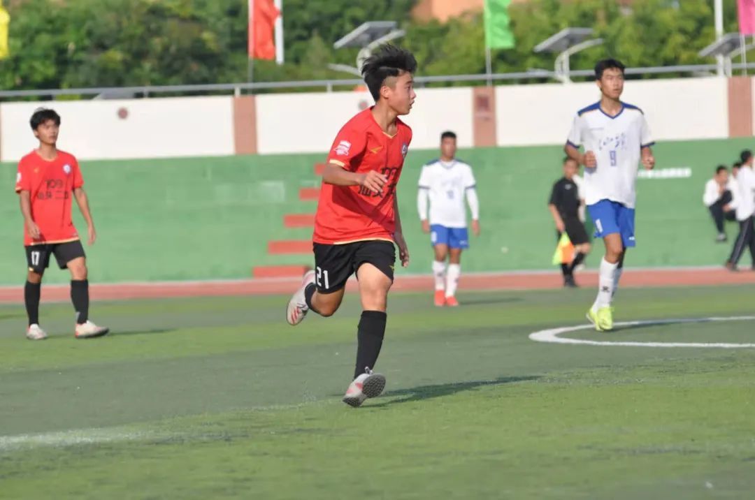 校园足球|汕头市第二中学黄鑫跃、郑铠敏：只有团队的赢才是赢