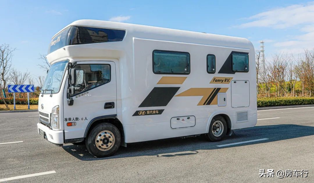 上汽跃进s1002.3t平头轻卡房车,2021年可可西里轻卡5.2t房车