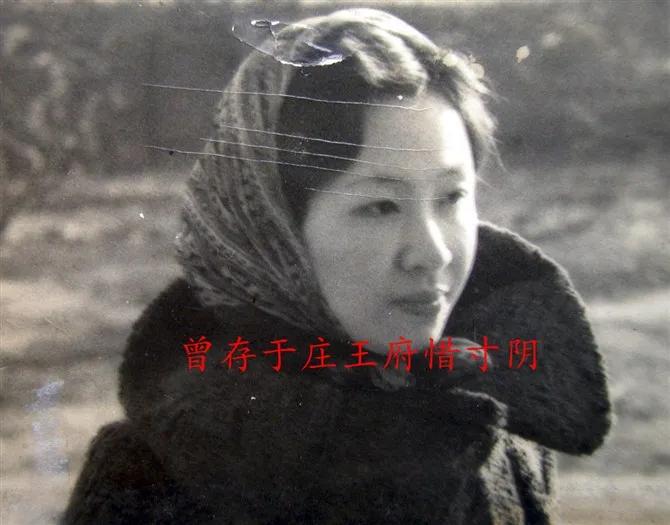 紫禁城最美三格格，在新中国摆摊卖香烟，毛主席为她点了个赞