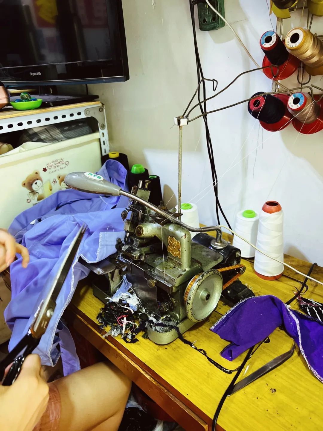 步行街缝纫店,街边缝纫店