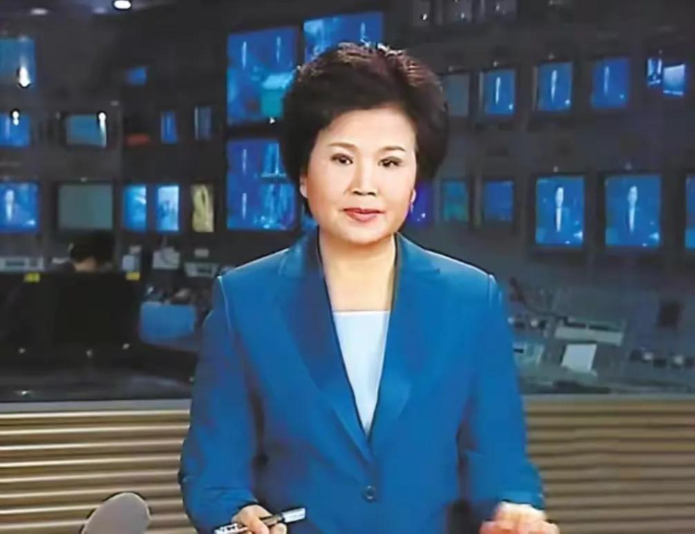 央视播音33年，搭档罗京去世后自请离职，74岁的刑质斌如今怎样了