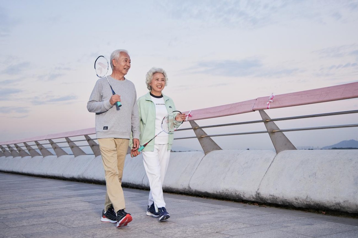 如何识别足力健老人鞋,年轻人的足力健老人鞋