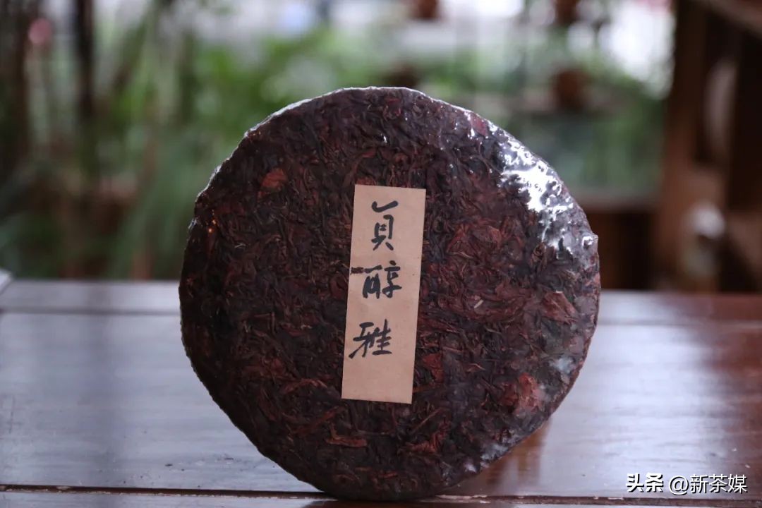 88青之后的二代干仓圆茶代表：牛屎饼、绀青大蓝印