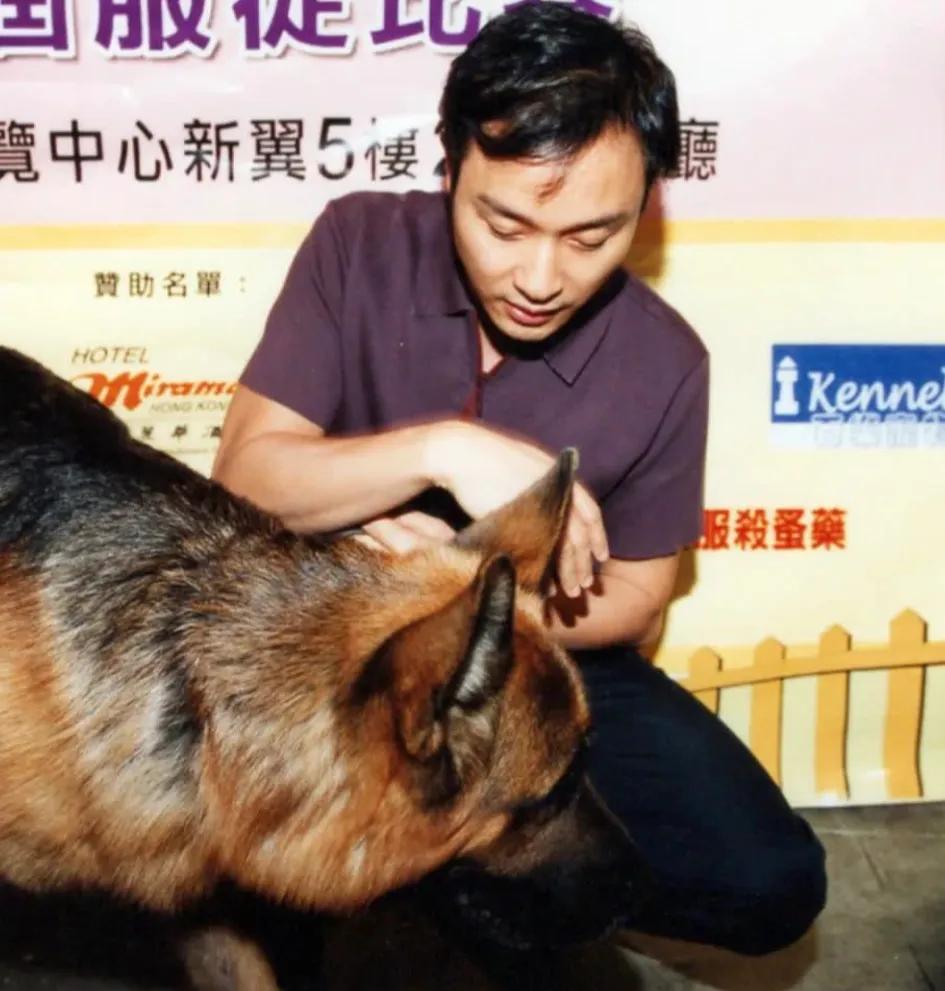 张国荣陈凯歌梅艳芳巩俐合照,张国荣梅艳芳巩俐首映礼