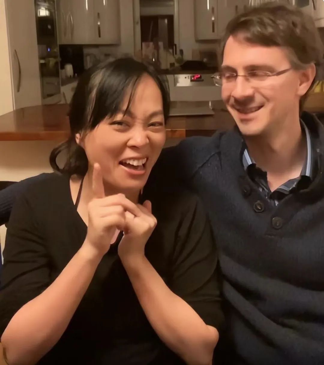 海南嫁英国生二女一男,海南妹嫁给英国剑桥高材生